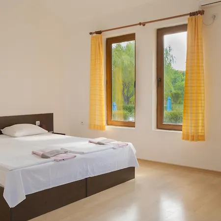 Ferienhaus Indigo Pismenovo